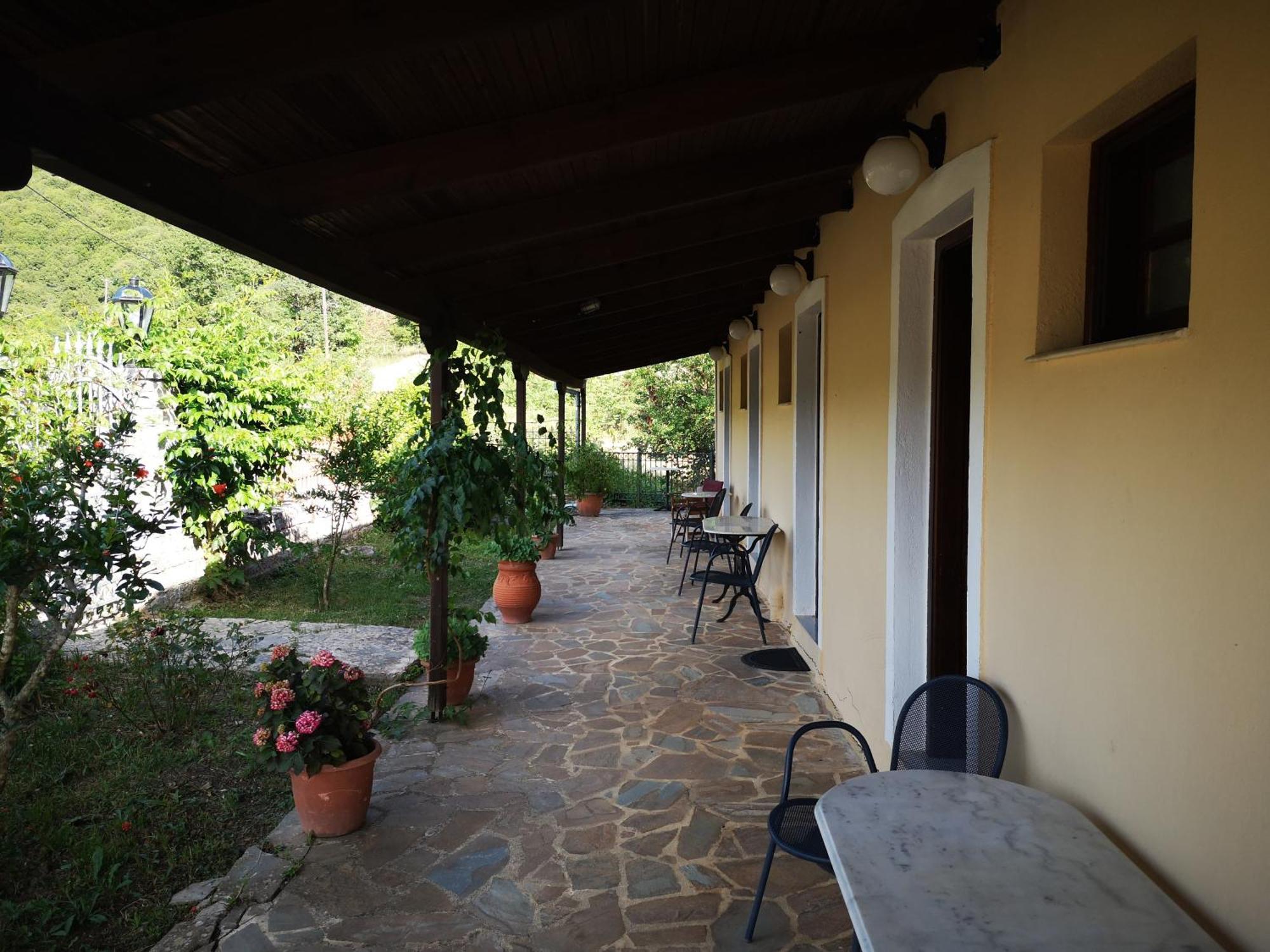 2 Alonia Hotell Anatoliki Frangista Exteriör bild