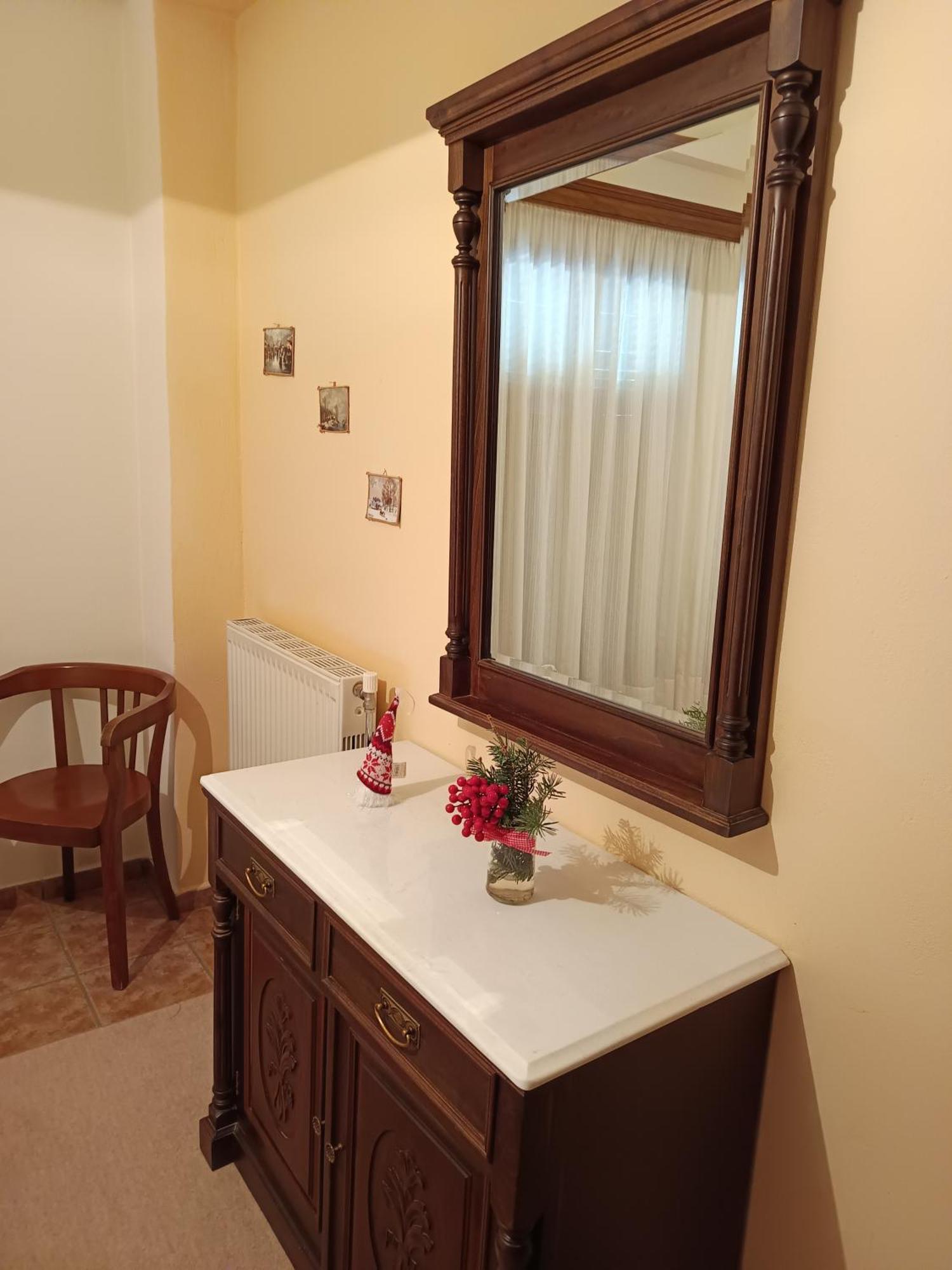 2 Alonia Hotell Anatoliki Frangista Rum bild